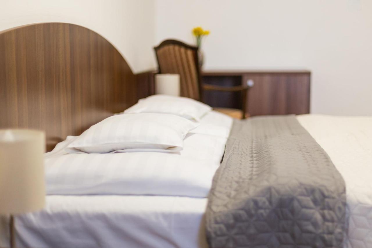 Tercia Hubertus Panzio Bed & Breakfast Sopron Exterior photo