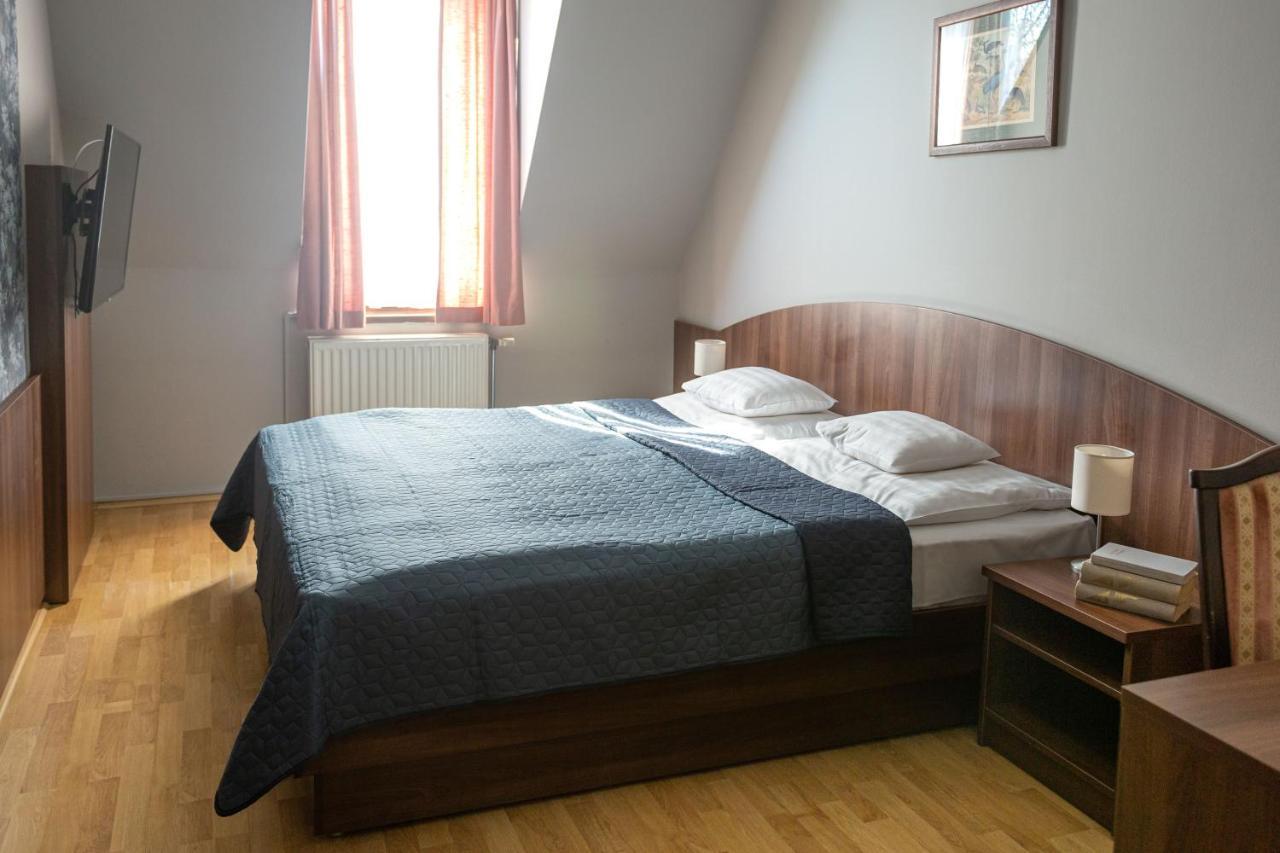 Tercia Hubertus Panzio Bed & Breakfast Sopron Exterior photo