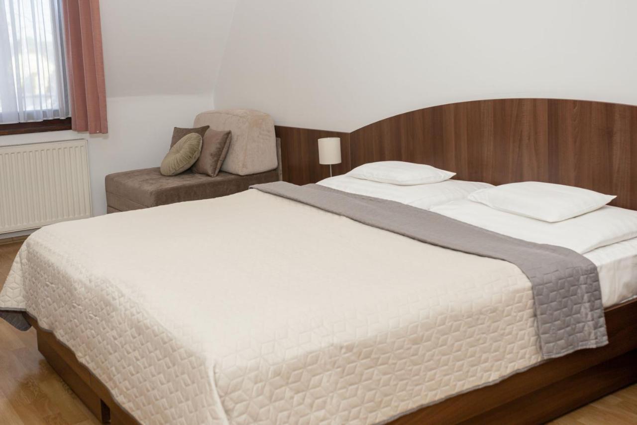 Tercia Hubertus Panzio Bed & Breakfast Sopron Exterior photo