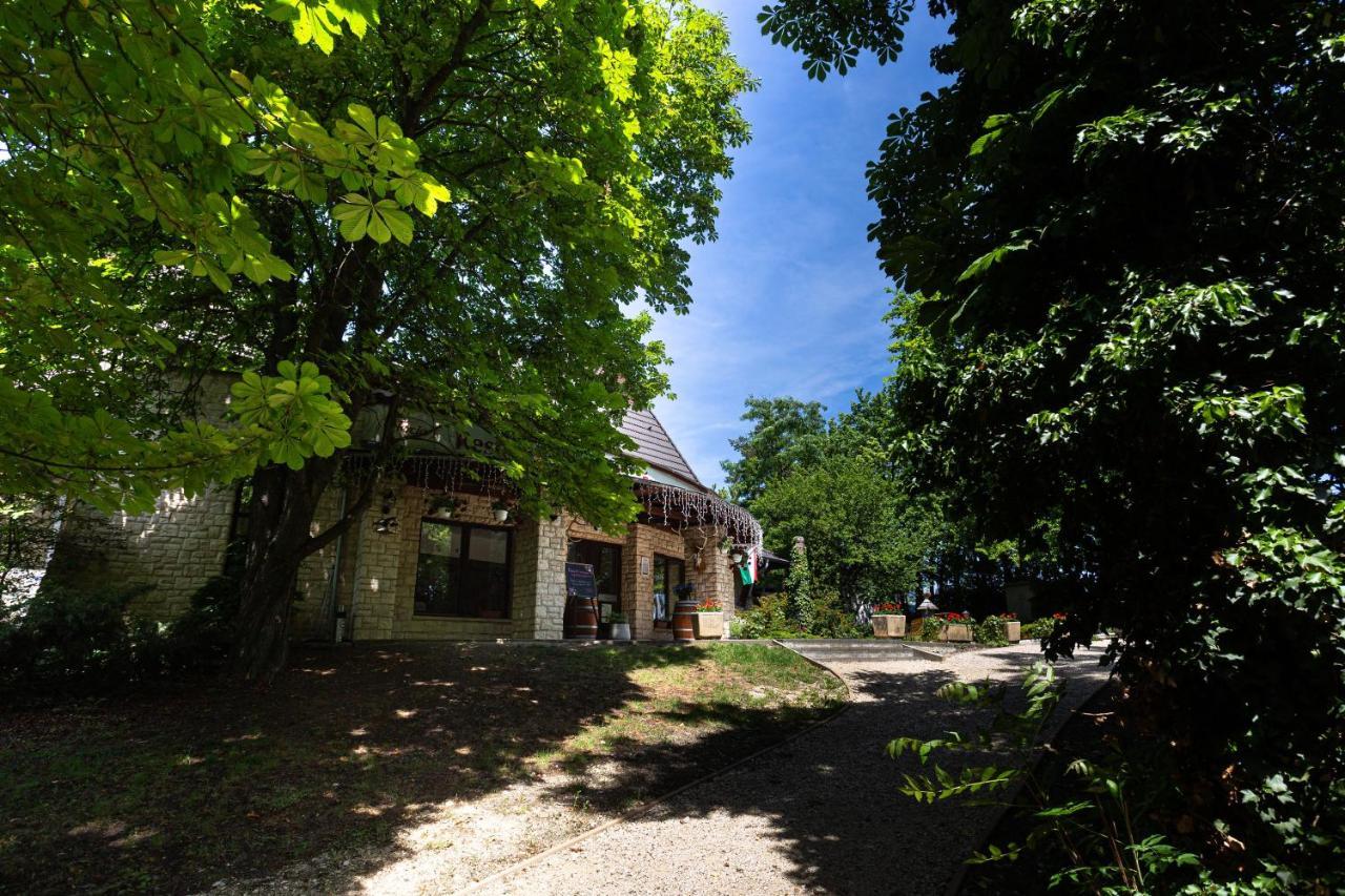 Tercia Hubertus Panzio Bed & Breakfast Sopron Exterior photo
